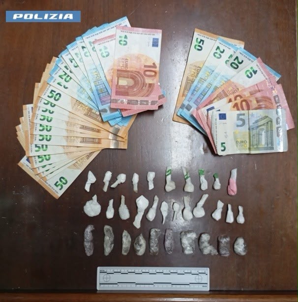 Minore Straniero Arrestato Dalla Polizia Di Stato Con Droga E Contanti 4 Minore Straniero Arrestato Dalla Polizia Di Stato Con Droga E Contanti 3