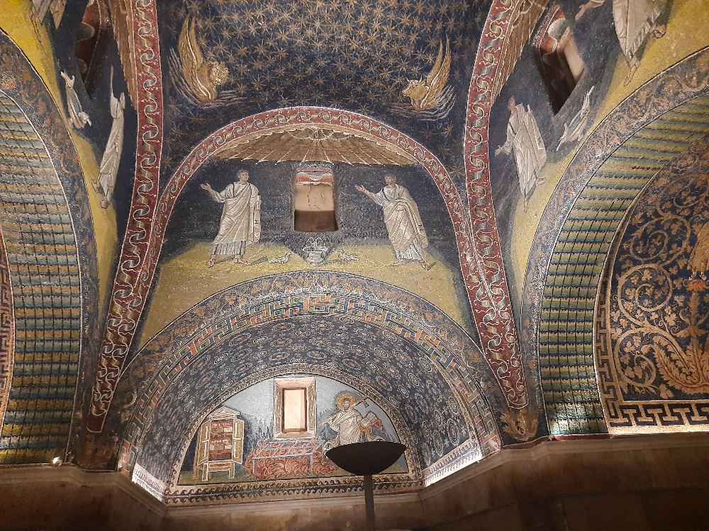 Scopriamo insieme le bellezze di Ravenna: attrazioni da non perdere nella città dei mosaici che affascina ad ogni angolo. 25