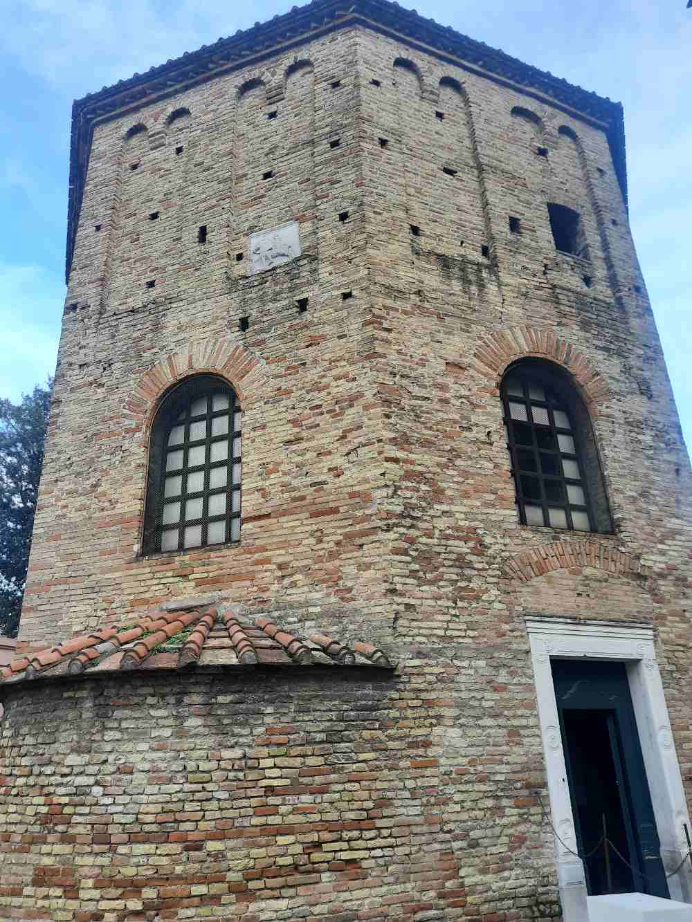 Scopriamo insieme le bellezze di Ravenna: attrazioni da non perdere nella città dei mosaici che affascina ad ogni angolo. 31