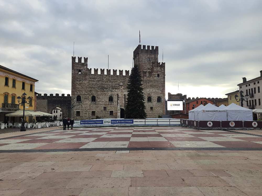 Ti accompagno a Marostica, la località degli scacchi viventi (e avrai l'impressione di rivivere una celebre sequenza del film di Harry Potter). 21