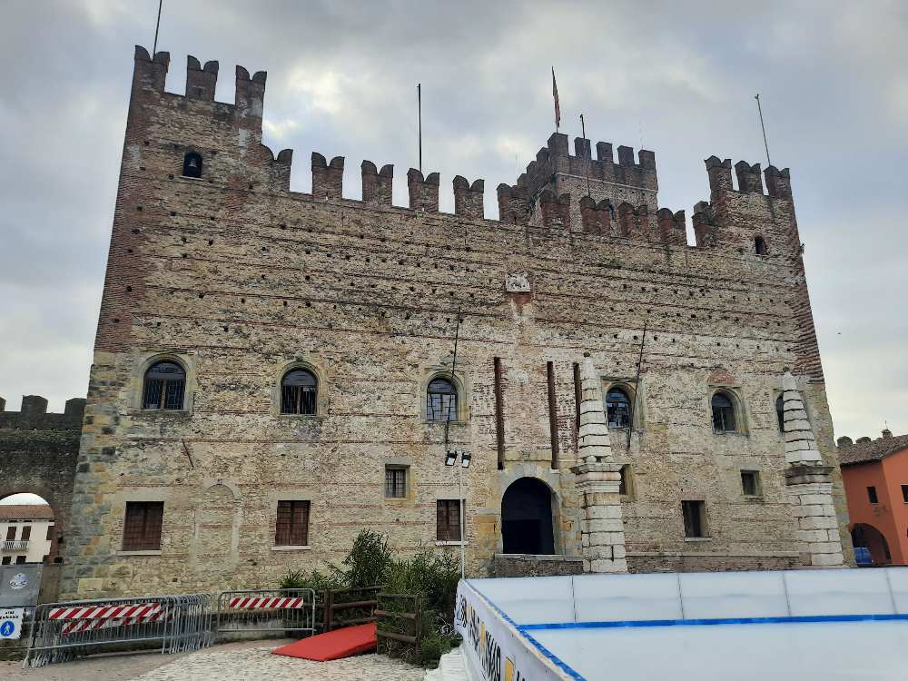 Ti accompagno a Marostica, la località degli scacchi viventi (e avrai l'impressione di rivivere una celebre sequenza del film di Harry Potter). 19