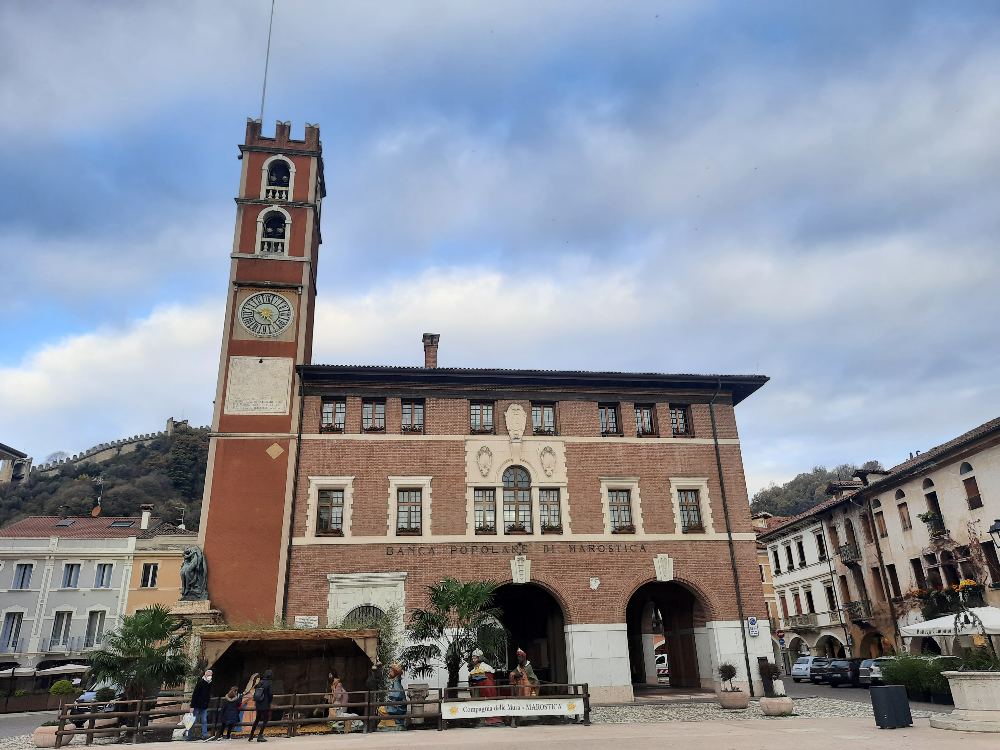 Ti accompagno a Marostica, la località degli scacchi viventi (e avrai l'impressione di rivivere una celebre sequenza del film di Harry Potter). 17