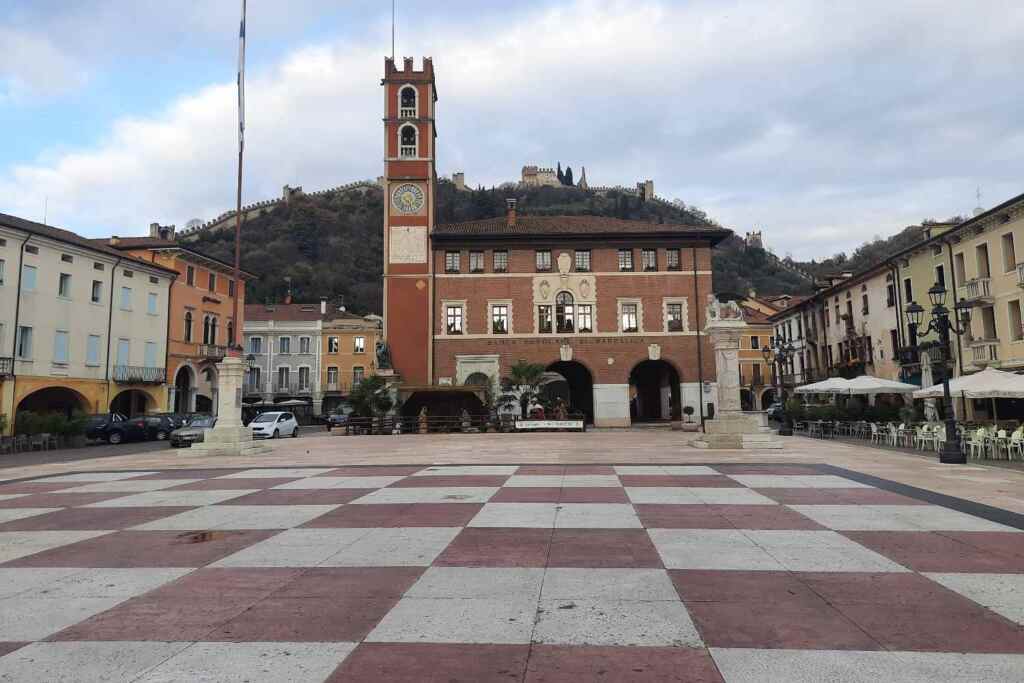 Ti accompagno a Marostica, la località degli scacchi viventi (e avrai l'impressione di rivivere una celebre sequenza del film di Harry Potter). 15