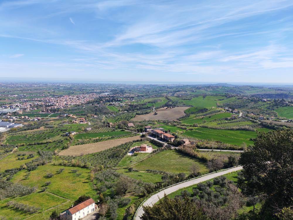 Ti accompagno alla scoperta dei borghi più affascinanti della Romagna, con panorami mozzafiato sul mare. 35