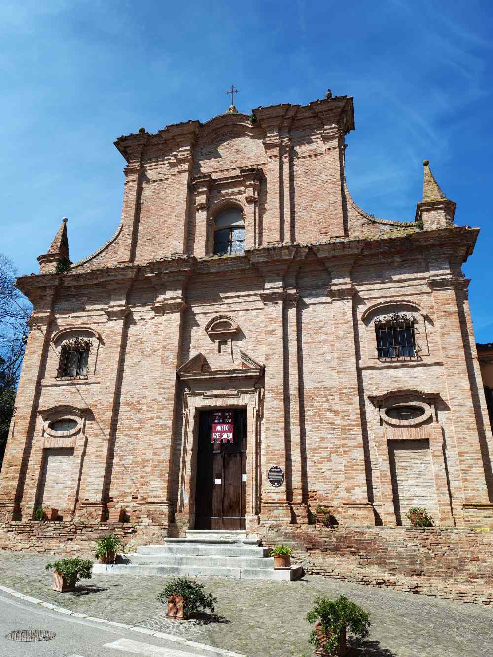 Ti accompagno alla scoperta dei borghi più affascinanti della Romagna, con panorami mozzafiato sul mare. 39