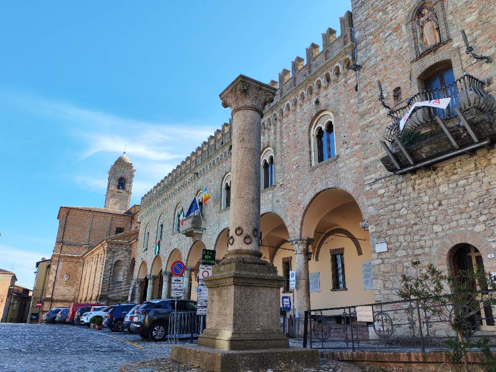 Ti accompagno alla scoperta dei borghi più affascinanti della Romagna, con panorami mozzafiato sul mare. 43