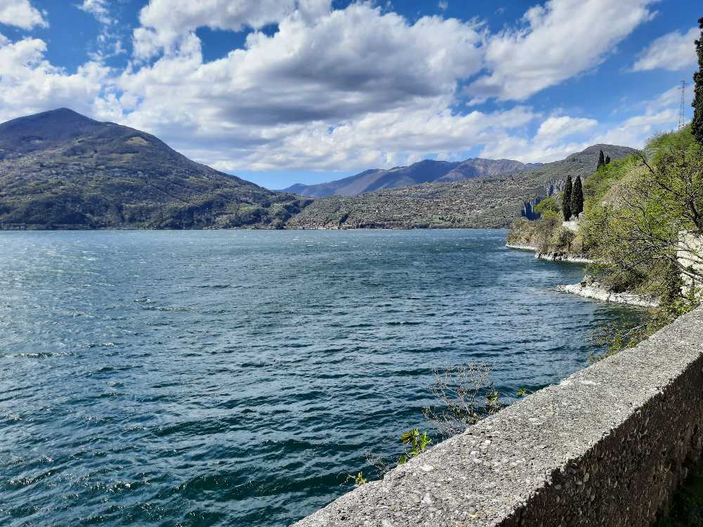 Ti accompagno in un fine settimana sul Lago d’Iseo, esplorando i borghi più affascinanti e una pista ciclabile panoramica a strapiombo sull'acqua. 33