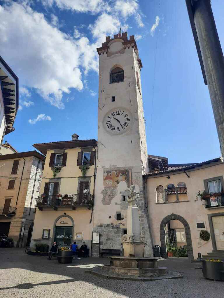 Ti accompagno in un fine settimana sul Lago d’Iseo, esplorando i borghi più affascinanti e una pista ciclabile panoramica a strapiombo sull'acqua. 27