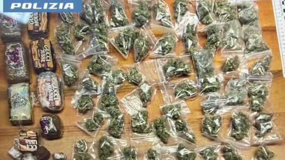 Trovato In Possesso Di 1 Kg Di Droga, A Capaccio Paestum Pusher Finisce In Manette 3