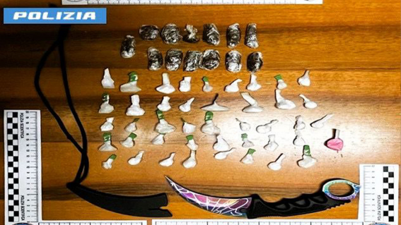 Trovato In Possesso Di Droga E Di Un Coltello, Minore Extracomunitario Finisce In Manette 3