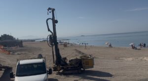 Universo Beach, Carotaggi Tra I Bagnanti Per Esaminare La Sabbia 8 Universo Beach, Carotaggi Tra I Bagnanti Per Esaminare La Sabbia 7