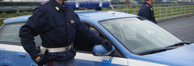 Viaggiava Con Oltre 30 Chili Di Hashish In Auto, La Polstrada Ferma Corriere Della Droga 4 Viaggiava Con Oltre 30 Chili Di Hashish In Auto, La Polstrada Ferma Corriere Della Droga 3
