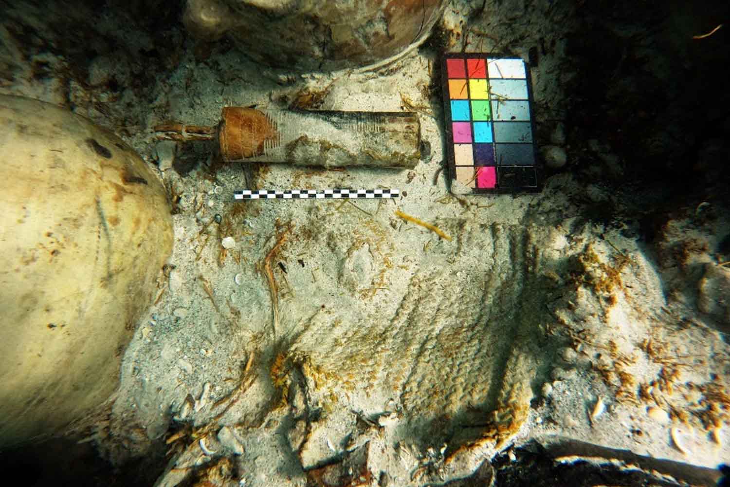 A Maiorca riemerge un'imbarcazione romana di 1.700 anni con il suo carico di anfore e strumenti musicali quasi intatto. 15