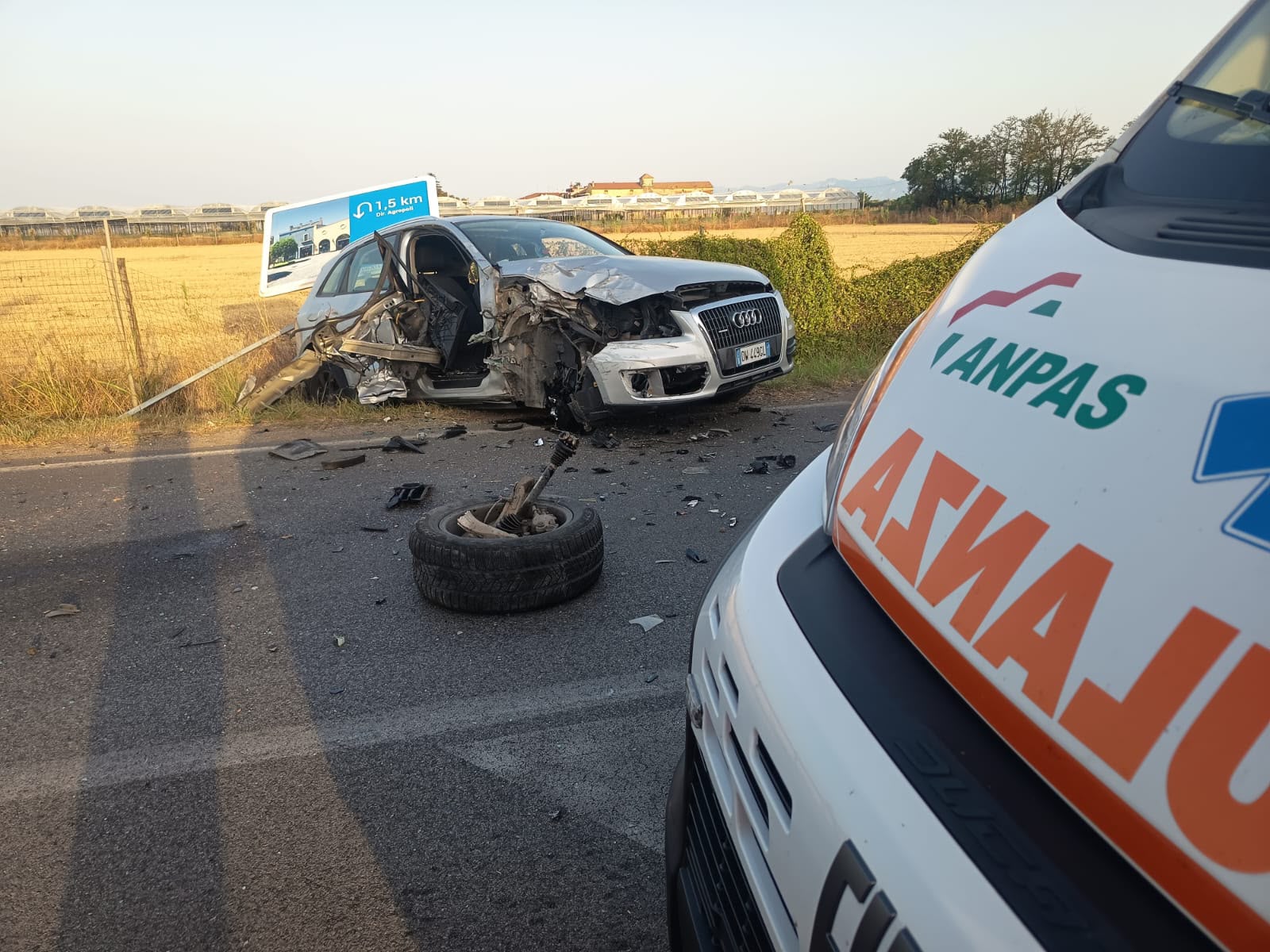Auto Contro Camion Che Si Ribalta, Due Feriti 3