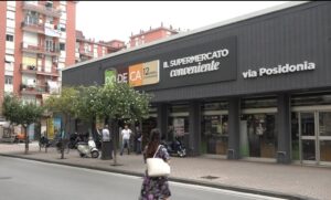 Due Rapine In Pochi Minuti Tra Farmacia E Supermercato, La Polizia Ferma Una Persona 8 Due Rapine In Pochi Minuti Tra Farmacia E Supermercato, La Polizia Ferma Una Persona 7