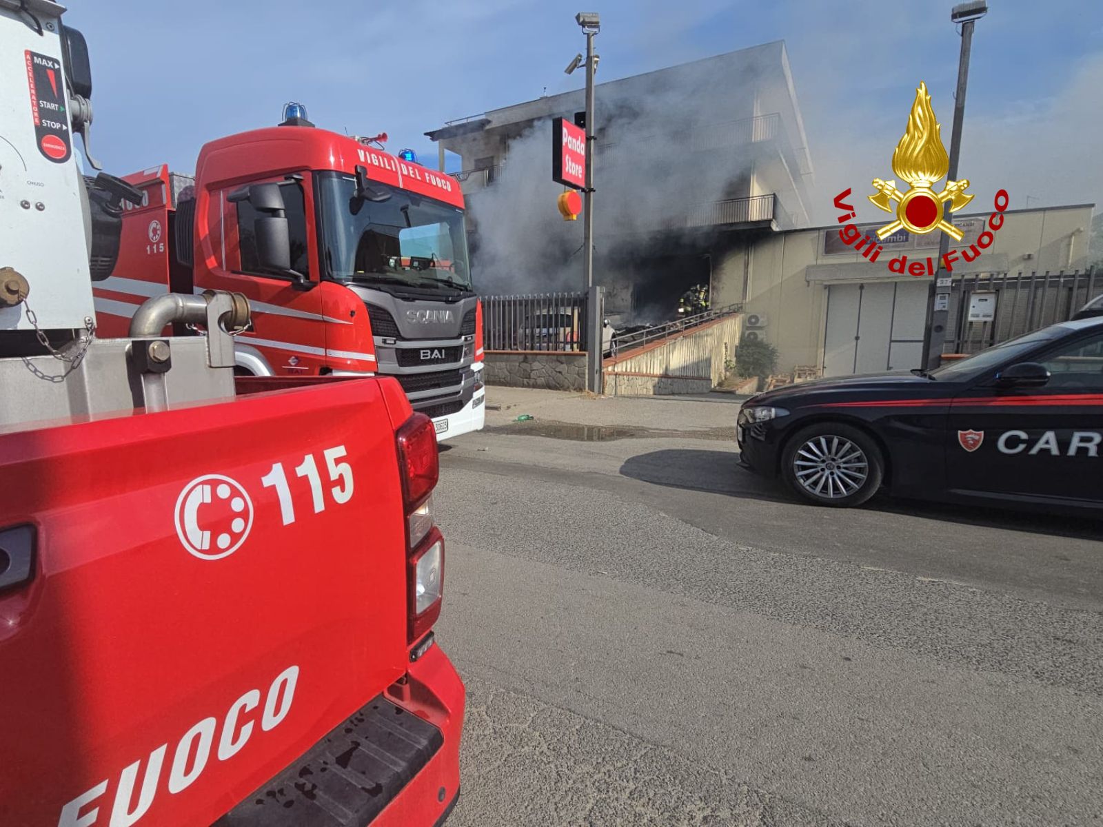Eboli, Incendio Distrugge Attività Commerciale Ad Eboli 7