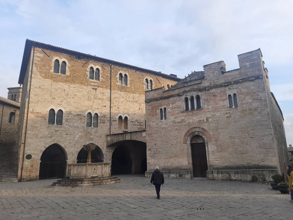 Ho visitato Bevagna e ti racconto perché dovresti visitare questo borgo medievale umbro almeno una volta nella vita. 25