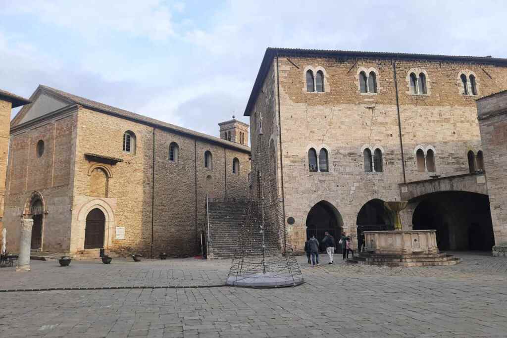 Ho visitato Bevagna e ti racconto perché dovresti visitare questo borgo medievale umbro almeno una volta nella vita. 31