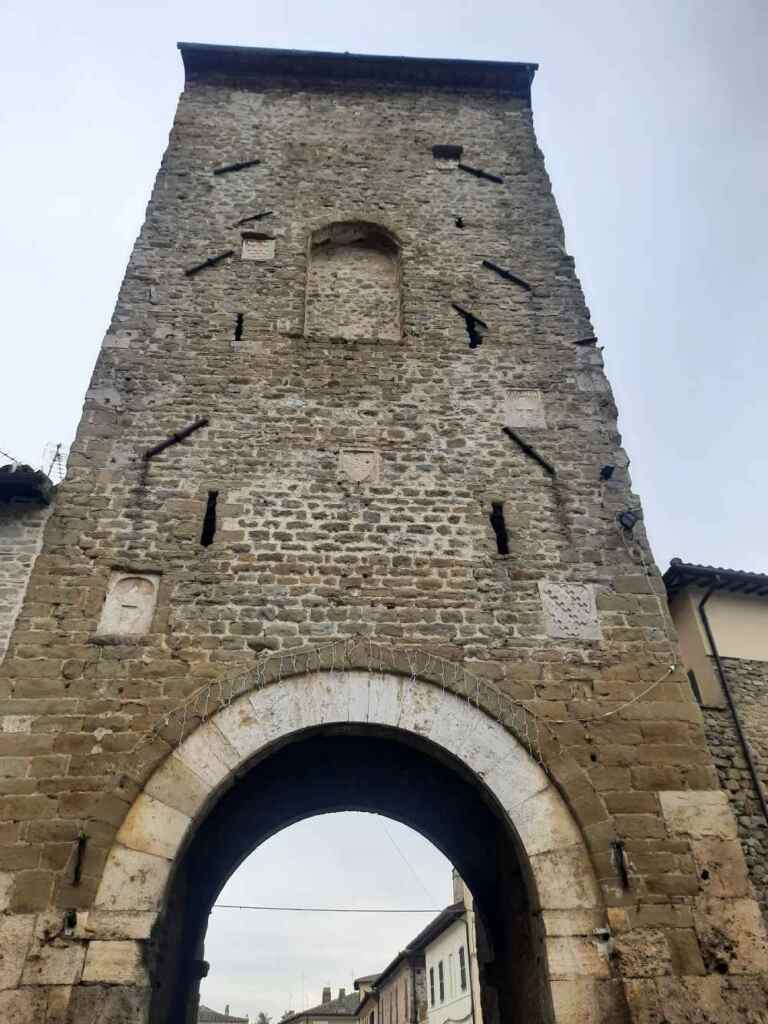 Ho visitato Bevagna e ti racconto perché dovresti visitare questo borgo medievale umbro almeno una volta nella vita. 19