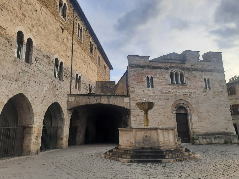Ho visitato Bevagna e ti racconto perché dovresti visitare questo borgo medievale umbro almeno una volta nella vita. 29