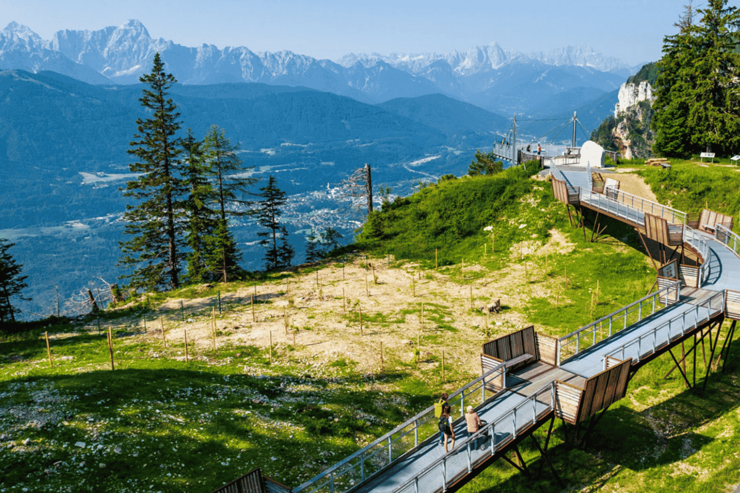 In Austria una montagna ha deciso di abbandonare gli impianti sciistici per tutelare le risorse idriche: vent'anni dopo, tale decisione risulta più rilevante che mai. 13