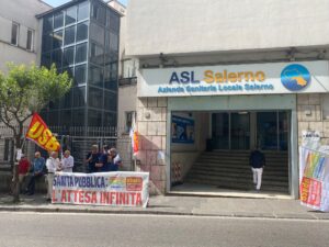 Liste D’Attesa, Presidio Davanti All’Asl Di Salerno 12 Liste D’Attesa, Presidio Davanti All’Asl Di Salerno 11