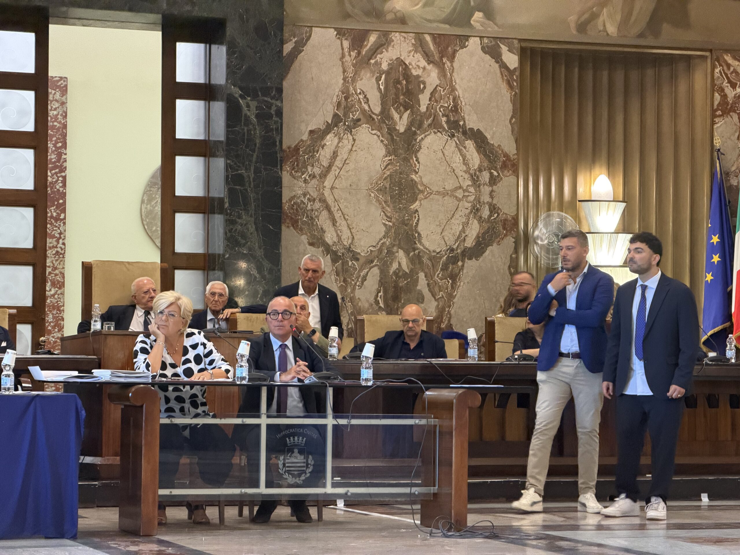 Opposizione, Volano Gia’ Gli Stracci 3