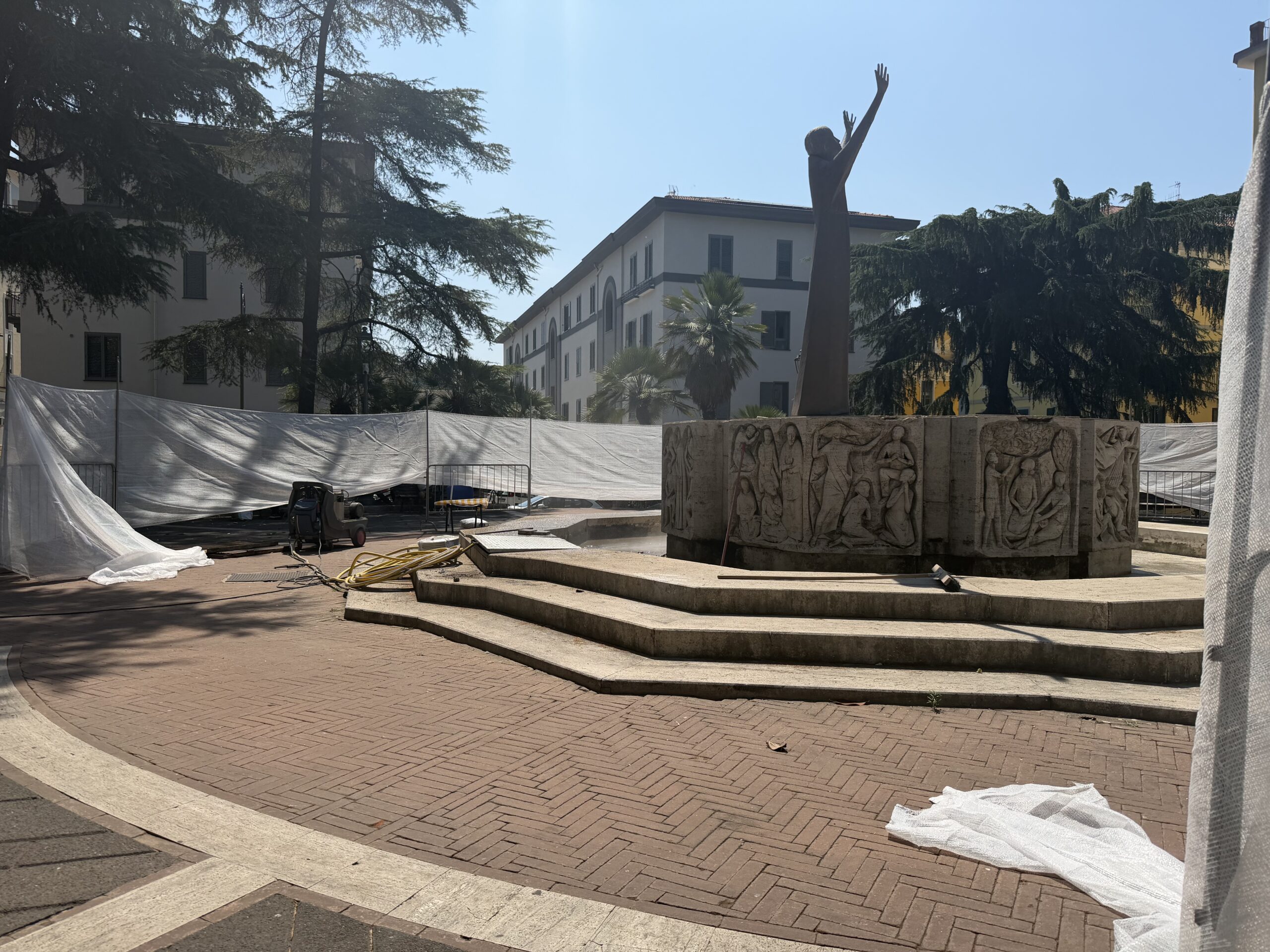 Piazza San Francesco, La Fontana Si Rifa’ Il Look 5