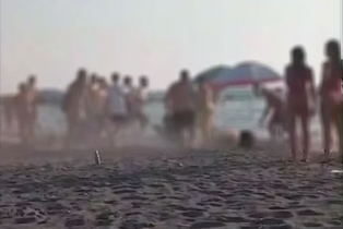 Rissa In Spiaggia, Ferito Un Uomo 4 Rissa In Spiaggia, Ferito Un Uomo 3