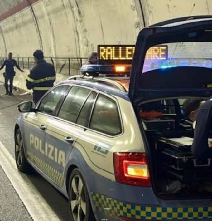 Ruba Un’Auto E Si Schianta Lungo L’A2 Del Mediterraneo 4 Ruba Un’Auto E Si Schianta Lungo L’A2 Del Mediterraneo 3