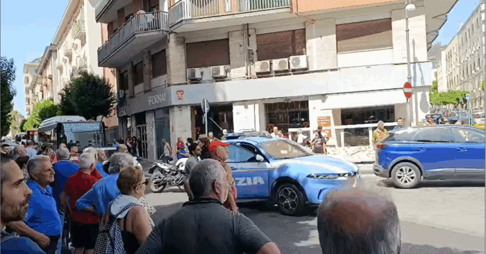 Scippa Un’Anziana In Piazza Casalbore, Sfiora Il Linciaggio 4 Scippa Un’Anziana In Piazza Casalbore, Sfiora Il Linciaggio 3