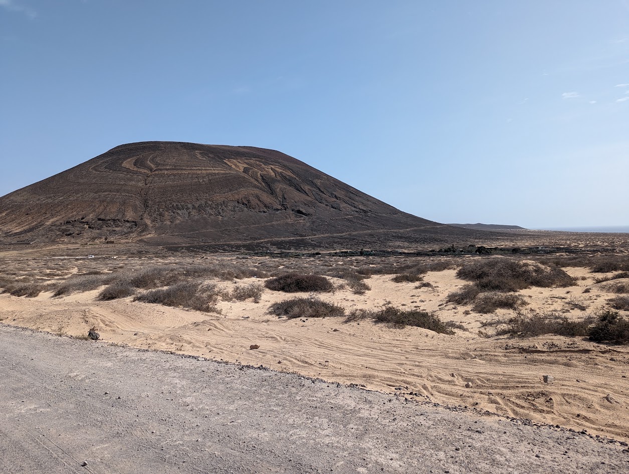 Scoperta l'ottava isola delle Canarie: priva di asfalto e veicoli, è la più "Graciosa" di tutte. 26 Scoperta l'ottava isola delle Canarie: priva di asfalto e veicoli, è la più "Graciosa" di tutte. 25