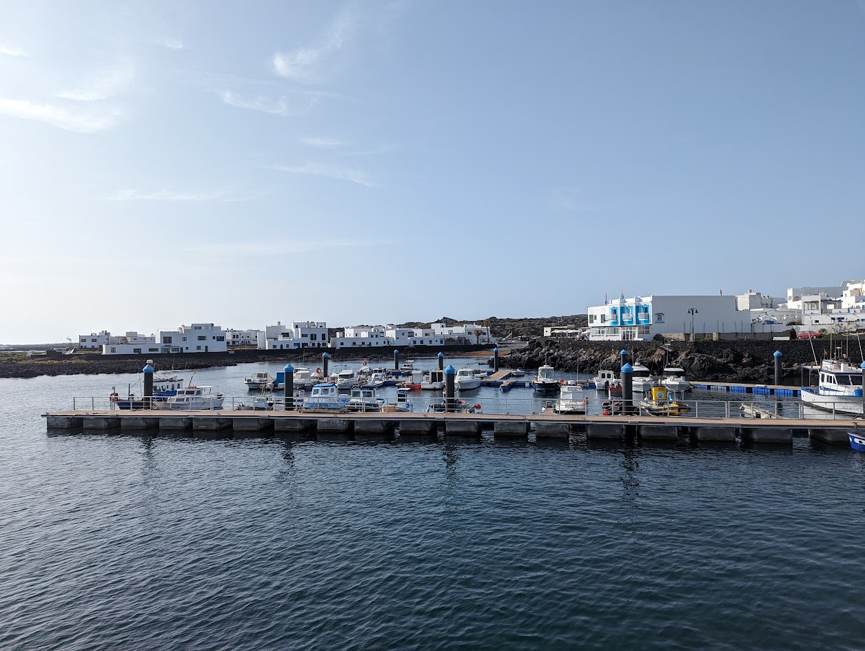 Scoperta l'ottava isola delle Canarie: priva di asfalto e veicoli, è la più "Graciosa" di tutte. 36 Scoperta l'ottava isola delle Canarie: priva di asfalto e veicoli, è la più "Graciosa" di tutte. 35