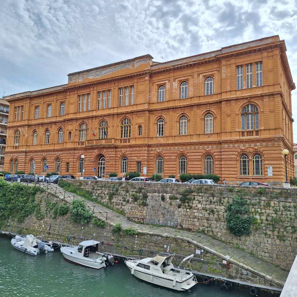 Scopri Livorno, una città toscana che ospita una piccola Venezia lontana dal turismo di massa. 27
