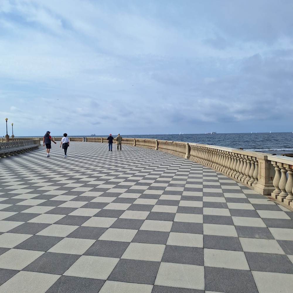 Scopri Livorno, una città toscana che ospita una piccola Venezia lontana dal turismo di massa. 31