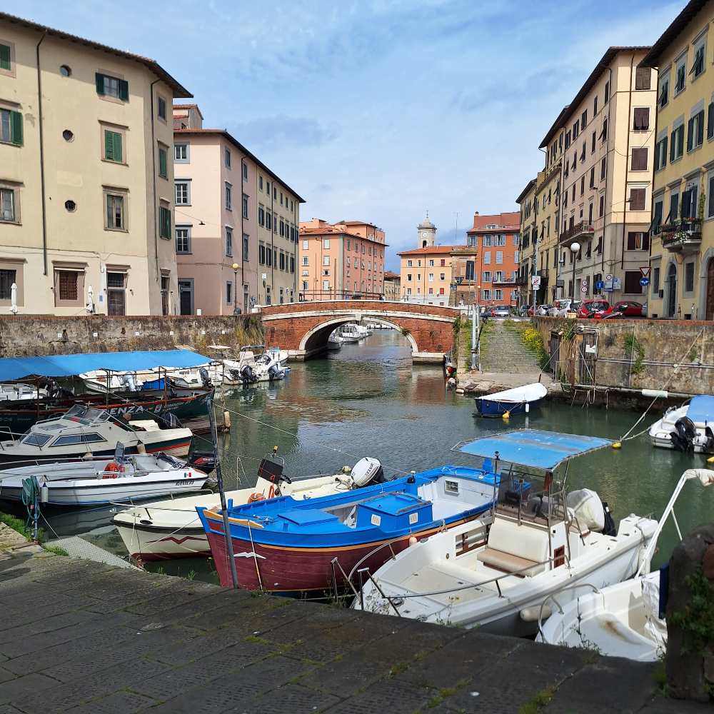 Scopri Livorno, una città toscana che ospita una piccola Venezia lontana dal turismo di massa. 17