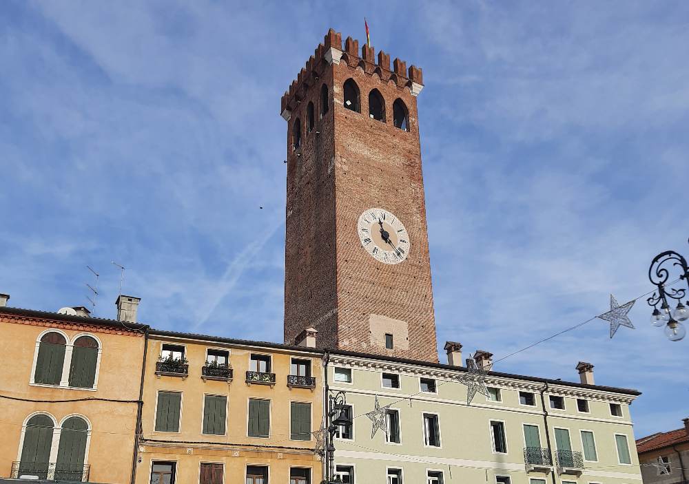 Visita a Bassano del Grappa: ecco perché attraversare il famoso Ponte degli Alpini è un'esperienza da non perdere. 21