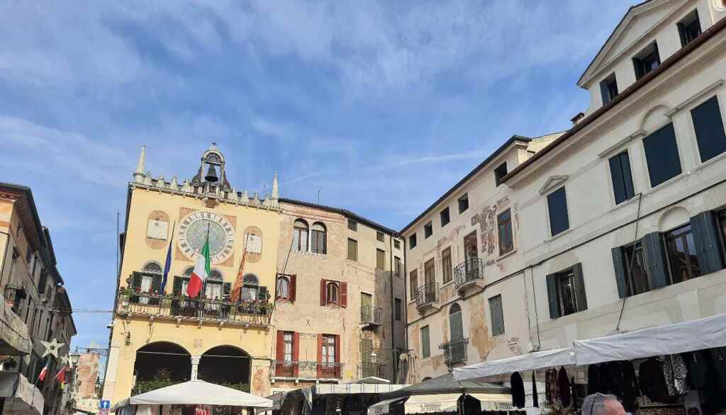 Visita a Bassano del Grappa: ecco perché attraversare il famoso Ponte degli Alpini è un'esperienza da non perdere. 23