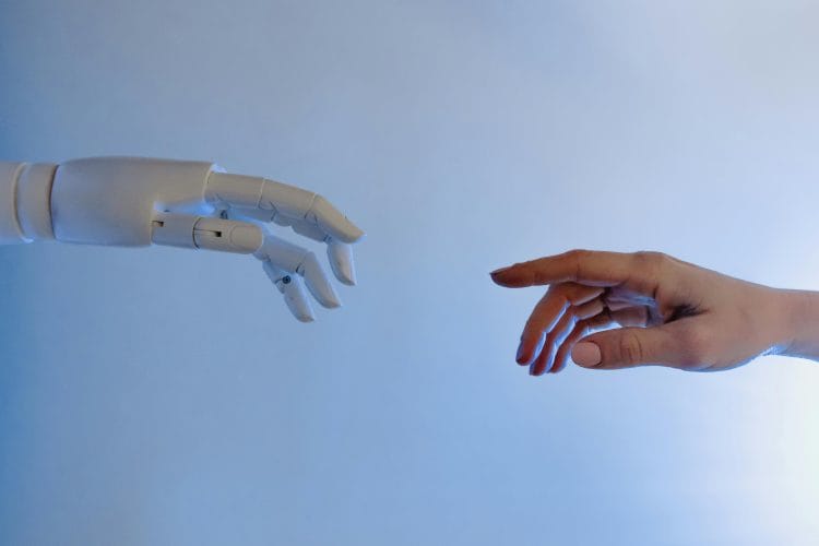 Mano robotica autonoma e innovativa creata dall'EPFL 2